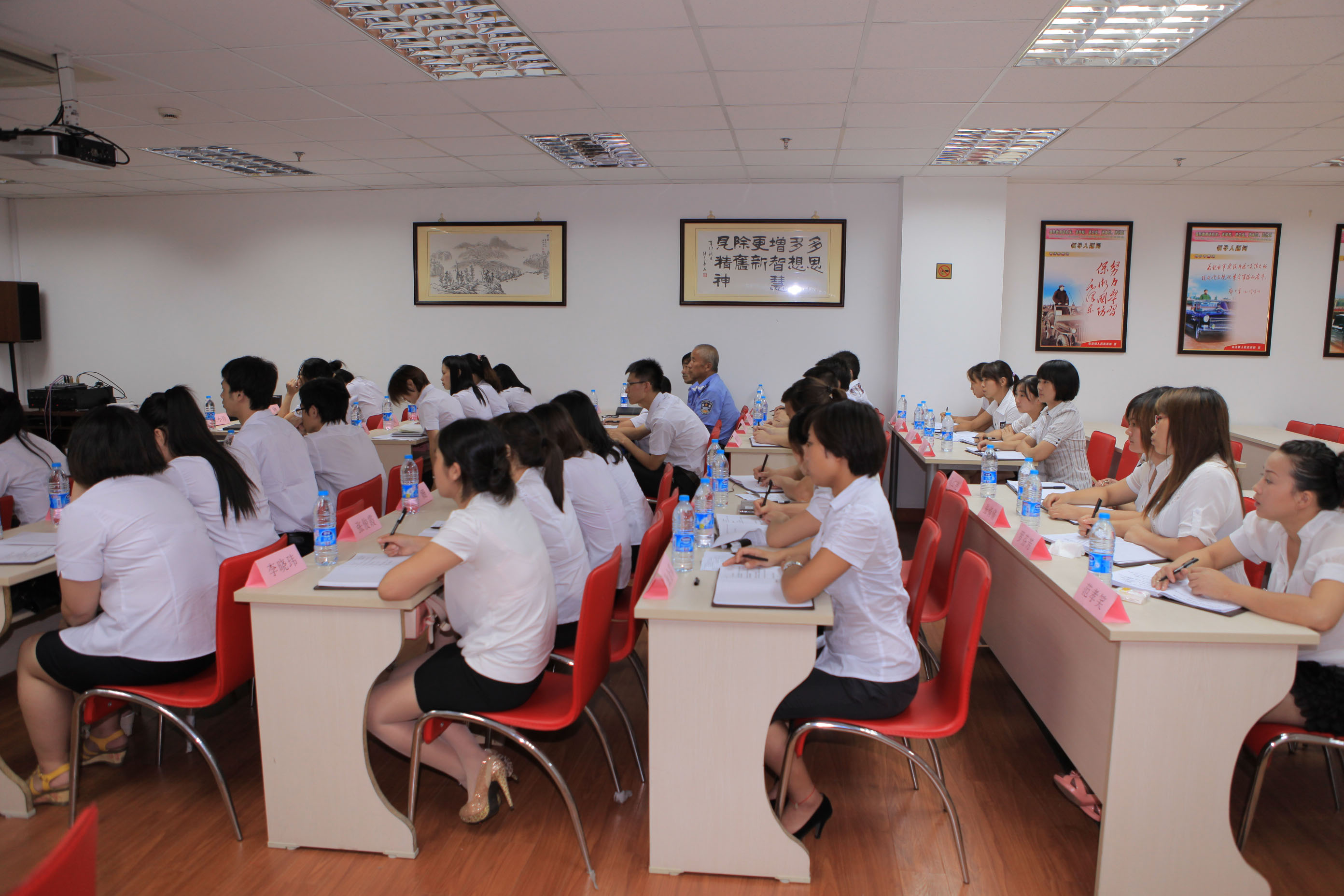 杀不尽的欧洲狗_年人均人数 除不尽(3)